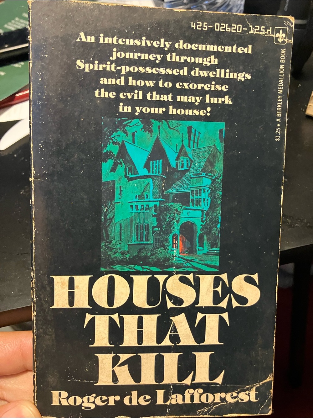 Houses That Kill by Roger de Lafforest — Black & Teal Vintage Paperback